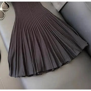 Autumn and Winter Gray Round Neck Cutout Knitted Dress Women's 2024 New Temperament Cinched Waist Pleated Skirt Base Midi Skirt