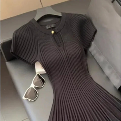 Autumn and Winter Gray Round Neck Cutout Knitted Dress Women's 2024 New Temperament Cinched Waist Pleated Skirt Base Midi Skirt