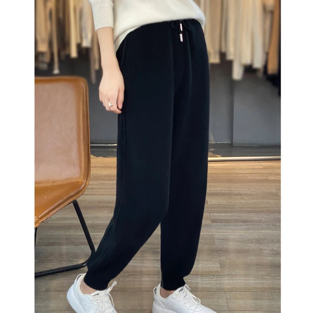 100% Merino wool cashmere women's knitted wool pants in autumn and winter new elastic waist fashion feet pants.