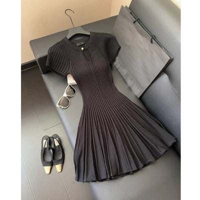 Autumn and Winter Gray Round Neck Cutout Knitted Dress Women's 2024 New Temperament Cinched Waist Pleated Skirt Base Midi Skirt